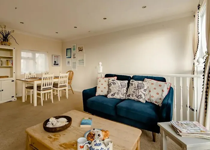 Stylish Seaside House 2 Min Walk From Beach Pass The Keys