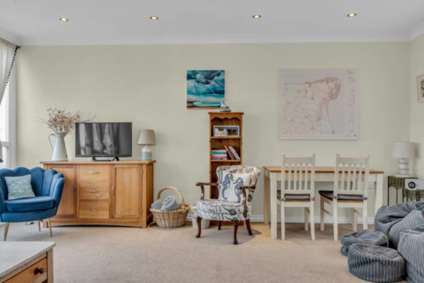 Stylish Seaside House 2 Min Walk From Pass The Keys