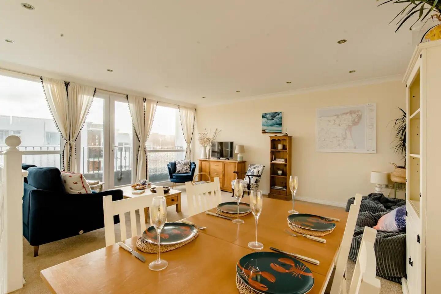 Stylish Seaside House 2 Min Walk From Pass The Keys