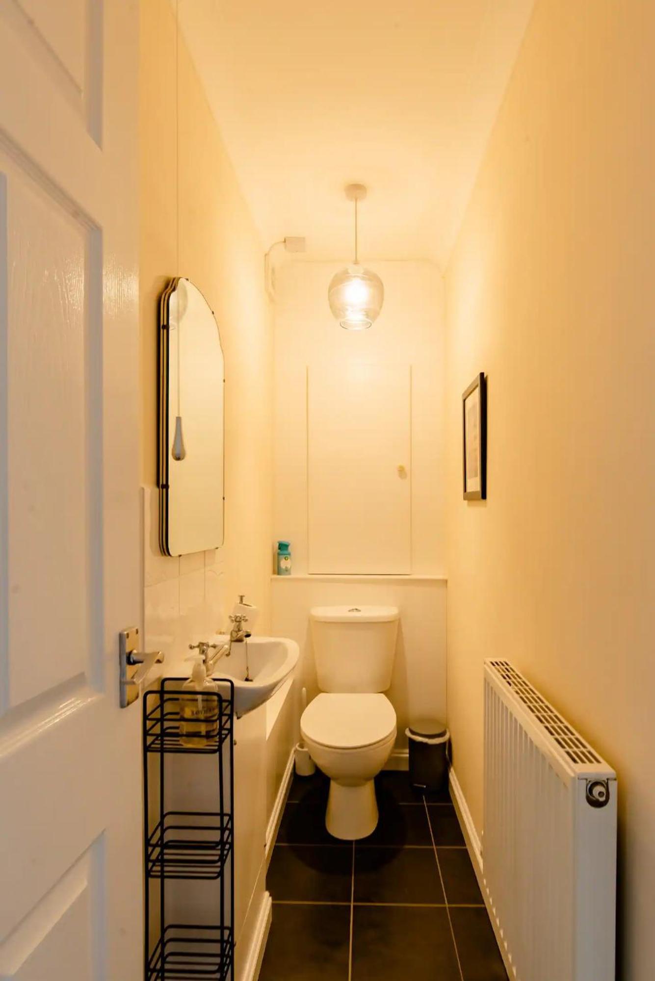 Ferienhaus Stylish Seaside House 2 Min Walk From Pass The Keys