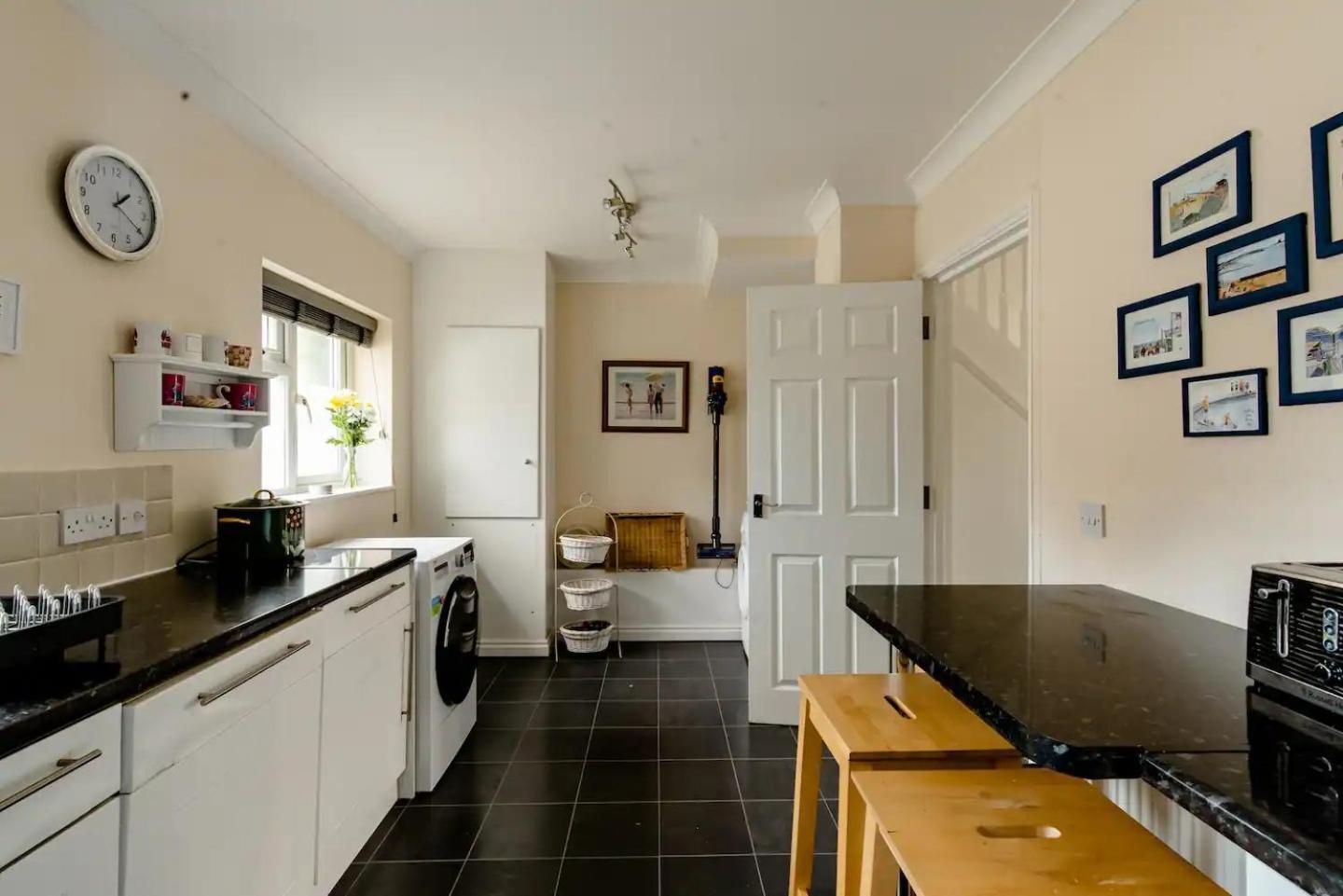 Stylish Seaside House 2 Min Walk From Pass The Keys Ferienhaus