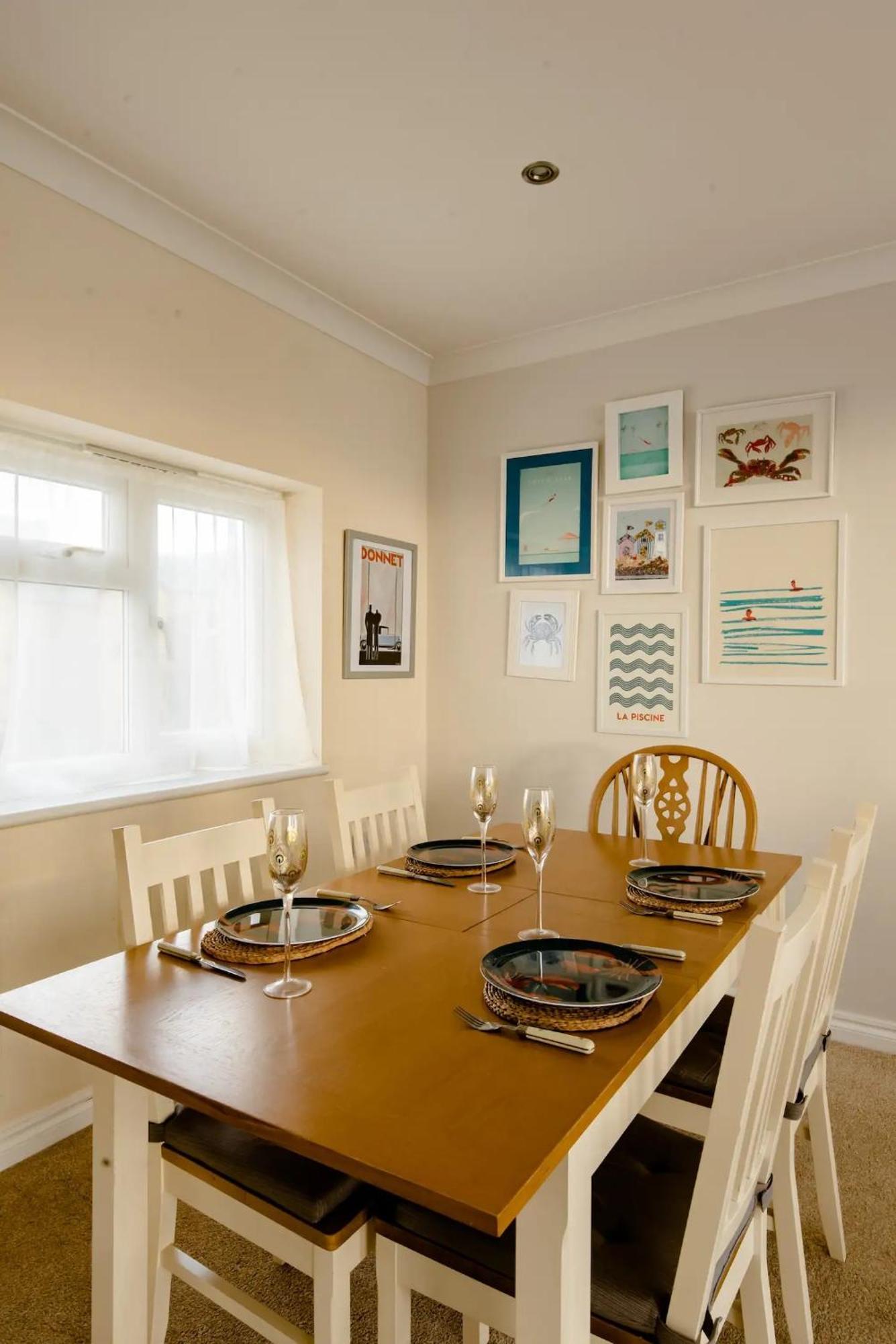 Ferienhaus Stylish Seaside House 2 Min Walk From Pass The Keys